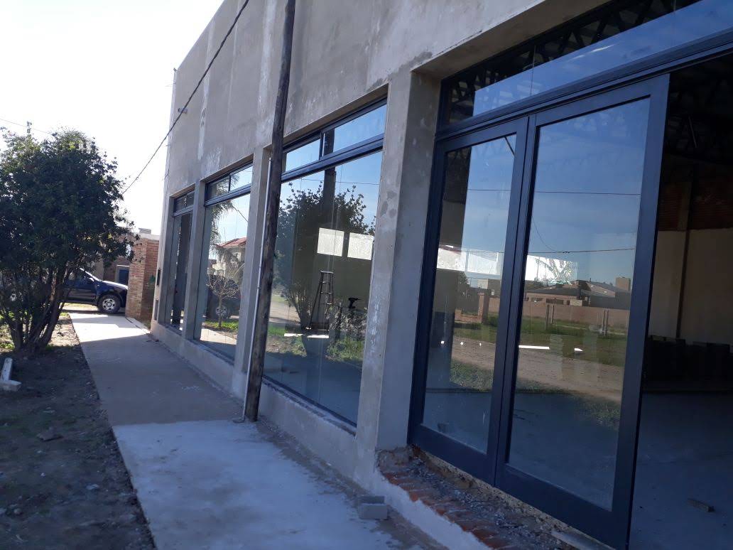Vidriería en Santa Fe. Frente de local en blindex